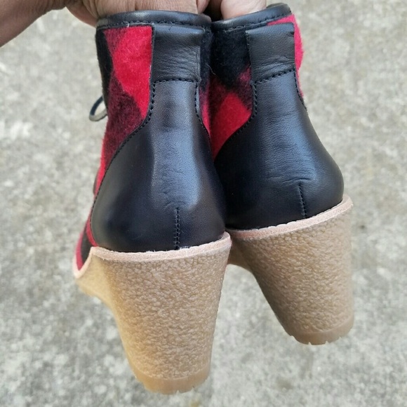 G. H. Bass & Co. Plaid Wedge Ankle Boots - Red and Black! 💥 - Picture 5 of 8